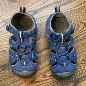 Keen’s blue color size 2
